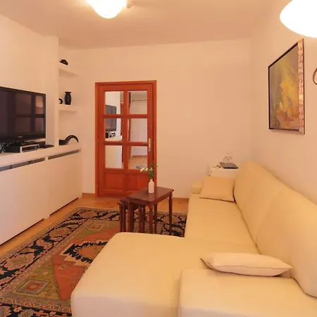Bed & Breakfast Mimoza By Aloumon Turizam Pula
